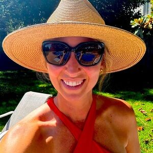 Meet your Posher, Elizabeth